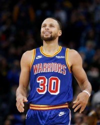 星空体育平台-库里命中生涯常规赛第3000记三分 NBA历史第一人