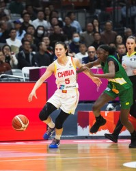 星空体育中国-在场赢14分！中国女篮30岁王牌再立功：联手李月汝韩旭定军心|王思雨|张曼曼|宫鲁鸣|马里女篮|杨舒予_新浪新闻