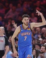 轻伤不下火线！切特一度腰部不适 全场14中7拿到18分10板