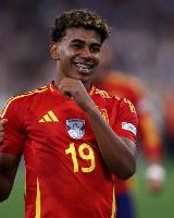 尼哈特：18岁亚马尔是令人难以置信的球员，他在比赛中会努力协防