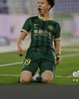 王钰栋社媒庆祝中超生涯首球，蒯纪闻留言：够快